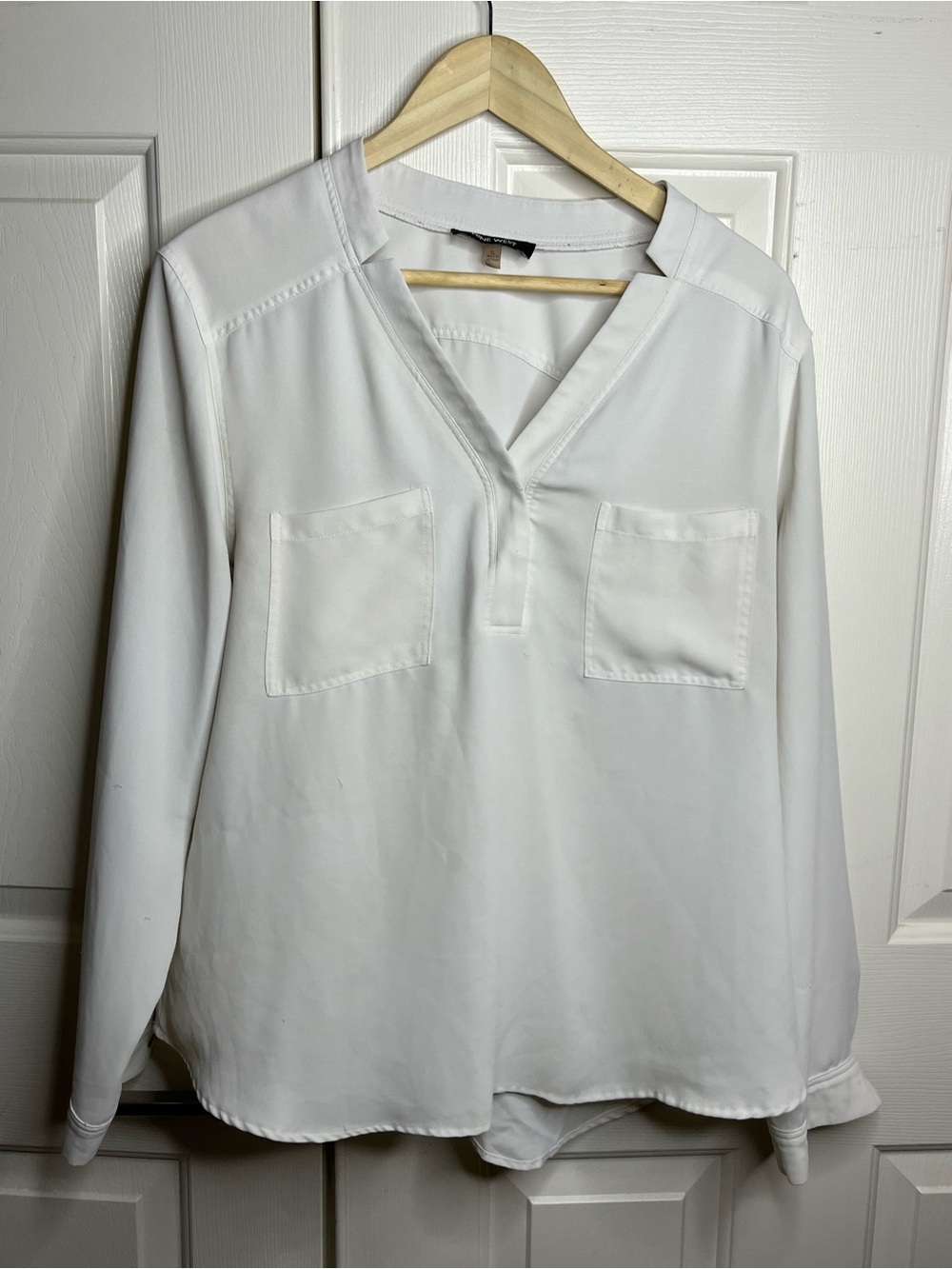 Nine West White V-Neck Long Sleeve Tunic Blouse
14-08
